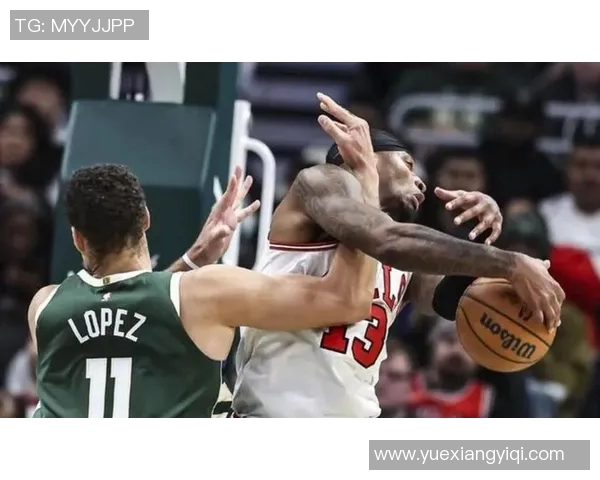 雄鹿与活塞G3激战正酣谁能在季后赛中占得先机