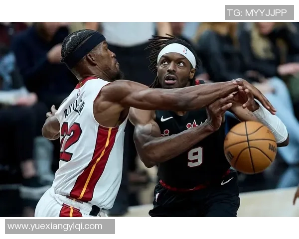 大老鹰与开拓者的激烈对决展现篮球魅力与团队精神的巅峰较量 大老鹰与开拓者的激烈对决展现篮球魅力与团队精神的巅峰较量