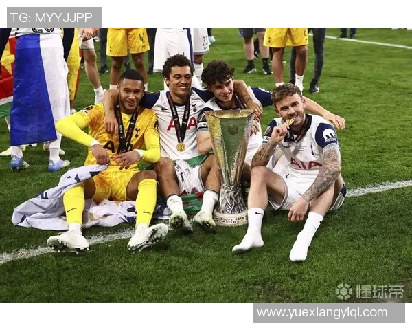 热刺迎战吉灵汉姆期待精彩对决球迷热情高涨助威球队争取胜利 热刺迎战吉灵汉姆期待精彩对决球迷热情高涨助威球队争取胜利