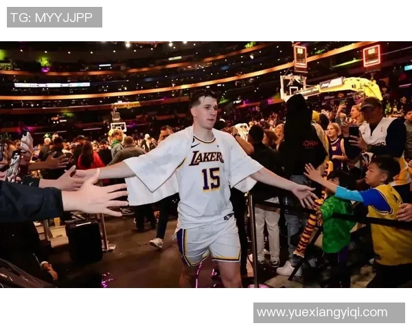 湖人热火季前赛精彩对决球星表现引发球迷热议