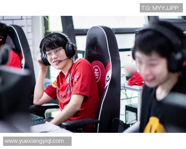 赛后复盘分析FPX与RNG对决中的战术意识与团队配合探讨